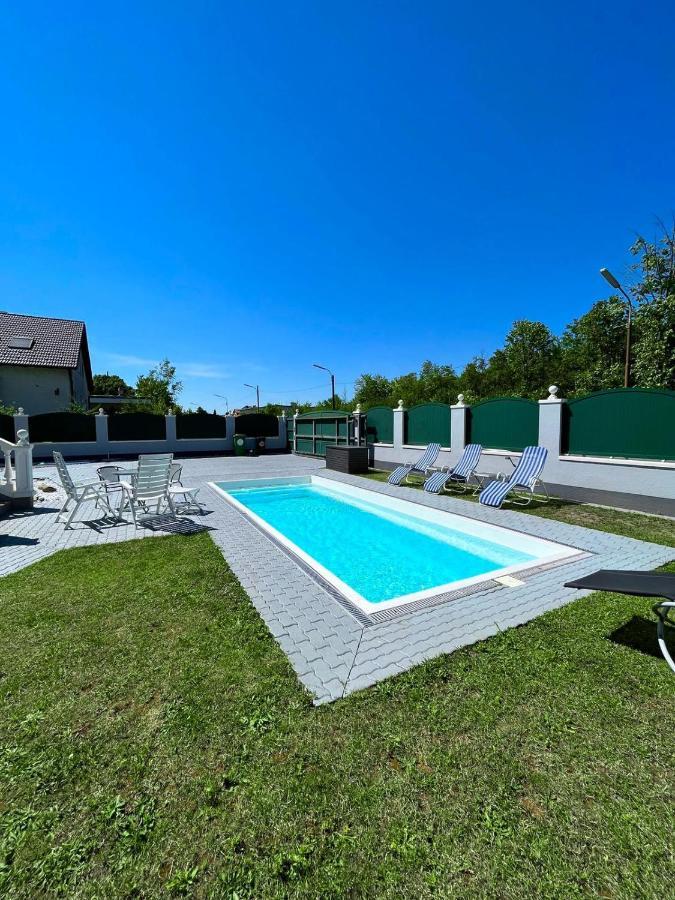 Traum Apartment Mit Pool+Balkon Vienna Exterior photo