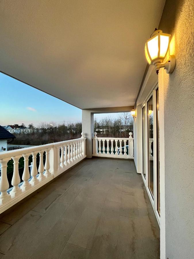 Traum Apartment Mit Pool+Balkon Vienna Exterior photo