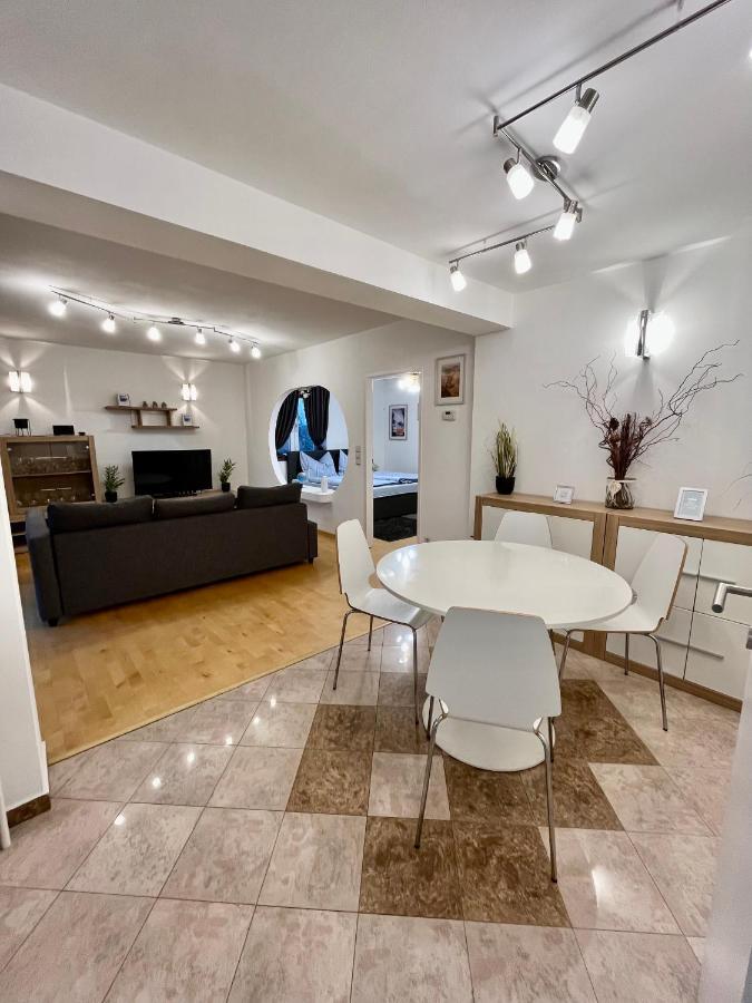 Traum Apartment Mit Pool+Balkon Vienna Exterior photo