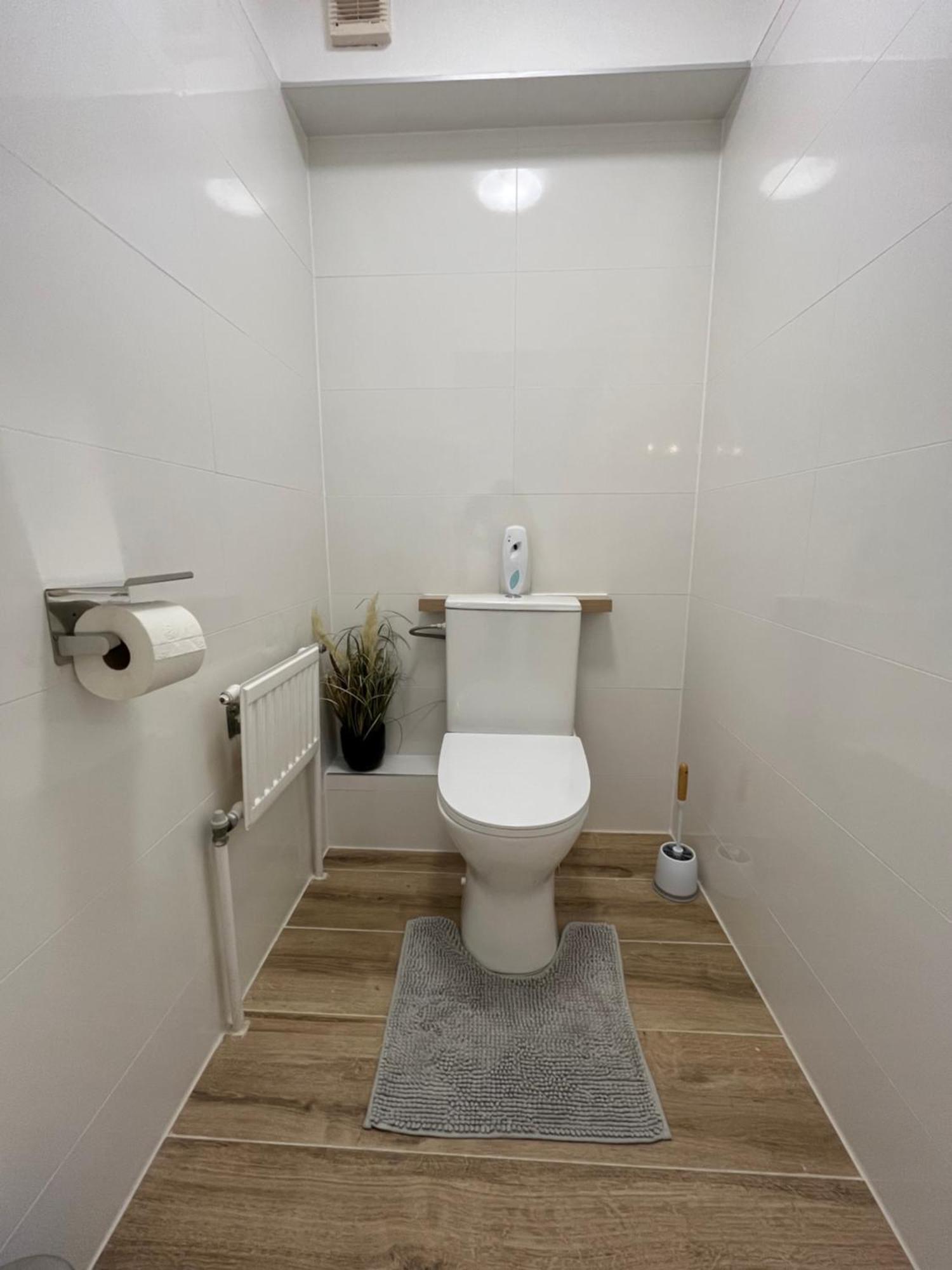 Traum Apartment Mit Pool+Balkon Vienna Exterior photo